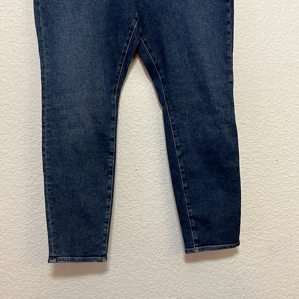 Good American Good Legs Low Skinny Jean - Picture 6 of 15